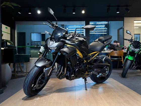 KAWASAKI Z900 KAWASAKI Z900